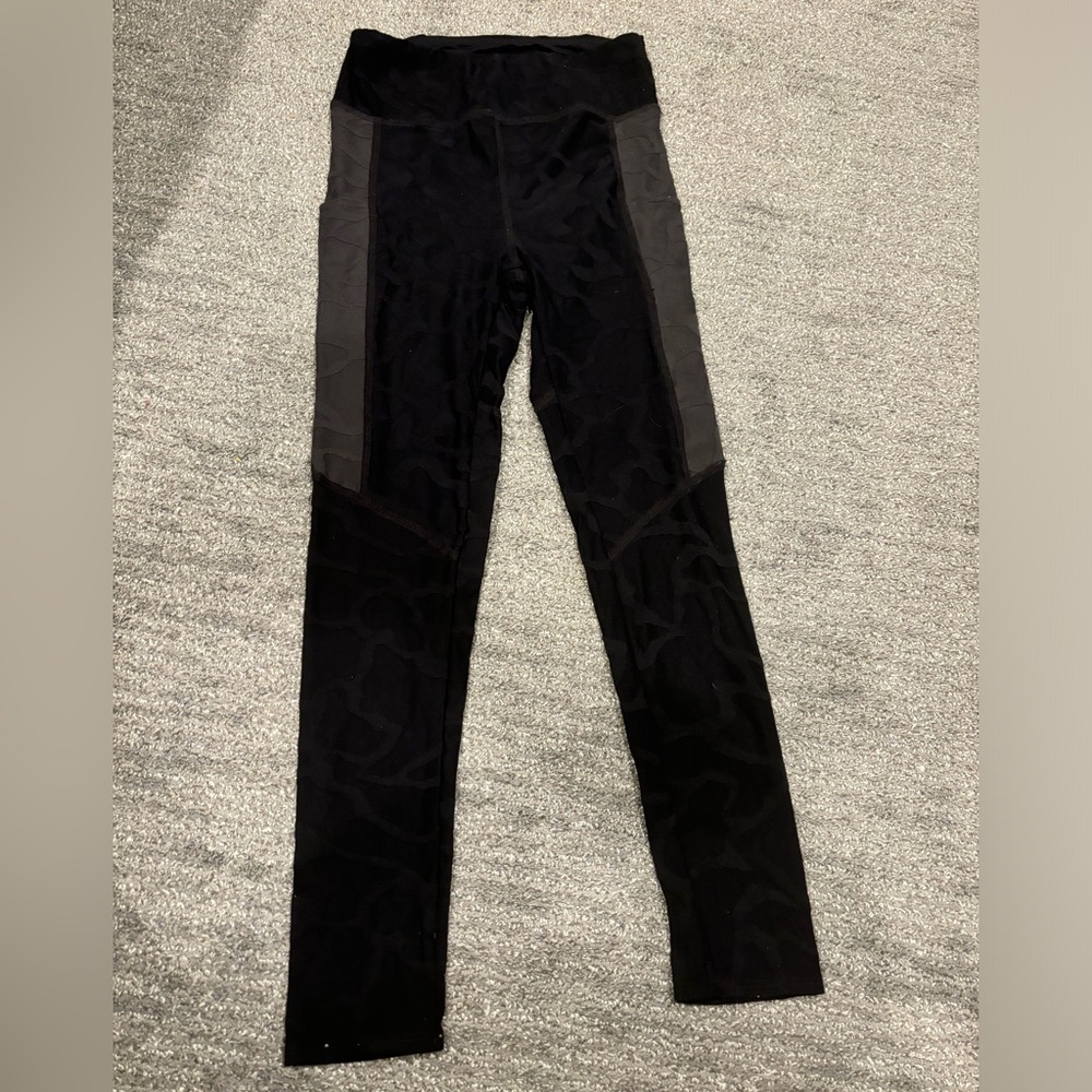 Twenty Montreal 3D active legging, size medium, black and gray jacquard print